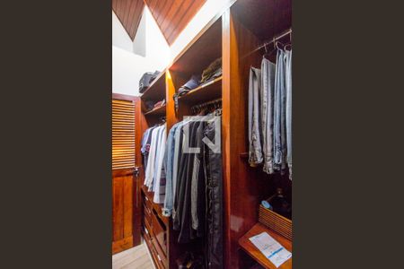 Apartamento para alugar com 320m², 3 quartos e 4 vagas Apartamento para alugar com 320m², 3 quartos e 4 vagasCloset da suíte 1