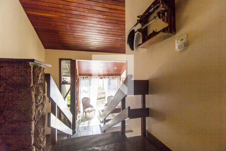 Apartamento para alugar com 320m², 3 quartos e 4 vagas Apartamento para alugar com 320m², 3 quartos e 4 vagasEscada