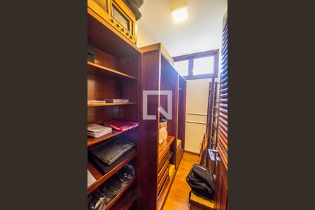 Apartamento para alugar com 320m², 3 quartos e 4 vagas Apartamento para alugar com 320m², 3 quartos e 4 vagasCloset da suíte 2