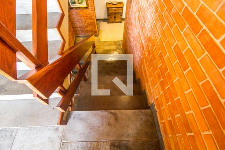 Apartamento para alugar com 320m², 3 quartos e 4 vagas Apartamento para alugar com 320m², 3 quartos e 4 vagasEscada