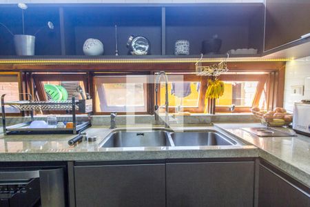 Apartamento para alugar com 320m², 3 quartos e 4 vagas Apartamento para alugar com 320m², 3 quartos e 4 vagasDetalhe da cozinha