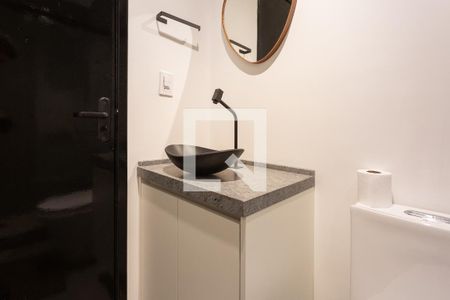 Banheiro de apartamento para alugar com 1 quarto, 43m² em Floresta, Porto Alegre