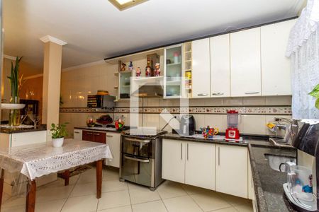 Casa para alugar com 280m², 4 quartos e 2 vagas Casa para alugar com 280m², 4 quartos e 2 vagasCozinha