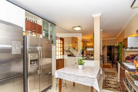 Casa para alugar com 280m², 4 quartos e 2 vagas Casa para alugar com 280m², 4 quartos e 2 vagasCozinha