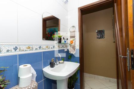 Casa para alugar com 280m², 4 quartos e 2 vagas Casa para alugar com 280m², 4 quartos e 2 vagasBanheiro Corredor