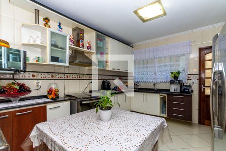 Casa para alugar com 280m², 4 quartos e 2 vagas Casa para alugar com 280m², 4 quartos e 2 vagasCozinha