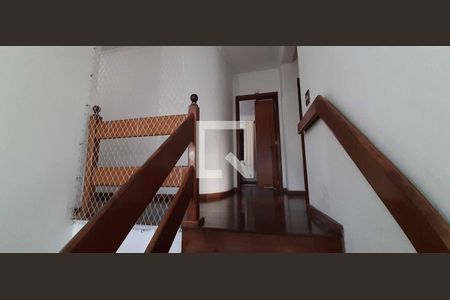 Escada de casa à venda com 6 quartos, 360m² em City Bussocaba, Osasco