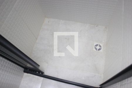 Banheiro de kitnet/studio para alugar com 1 quarto, 19m² em Continental 1, Guarulhos