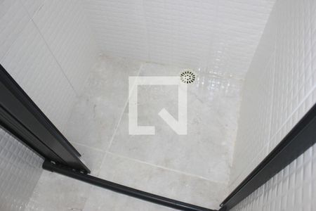 Banheiro de kitnet/studio para alugar com 1 quarto, 20m² em Continental 1, Guarulhos
