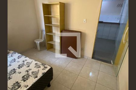Quarto/Sala de kitnet/studio para alugar com 1 quarto, 30m² em Taquara, Rio de Janeiro