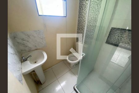Banheiro  de kitnet/studio para alugar com 1 quarto, 30m² em Taquara, Rio de Janeiro