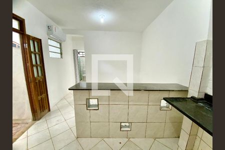 Sala/Cozinha de kitnet/studio para alugar com 1 quarto, 25m² em Boca do Rio, Salvador