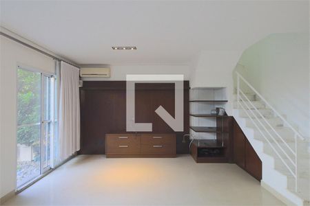 Casa à venda com 3 quartos, 103m² em Vila Sofia, São Paulo