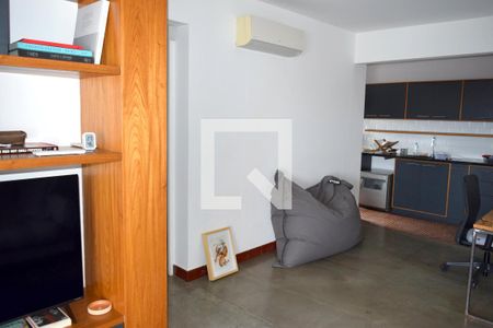 Sala de apartamento à venda com 2 quartos, 84m² em Vila Madalena, São Paulo