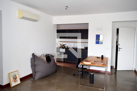 Sala de apartamento à venda com 2 quartos, 84m² em Vila Madalena, São Paulo