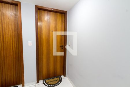 Sala - porta de entrada de apartamento para alugar com 2 quartos, 74m² em Jardim Botânico, Curitiba
