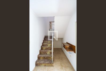 Escada de casa para alugar com 4 quartos, 140m² em Vila Gomes Cardim, São Paulo