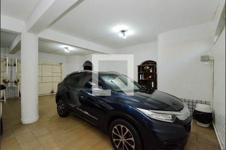 Casa à venda com 732m², 3 quartos e 6 vagas Casa à venda com 732m², 3 quartos e 6 vagasGaragem - Frente