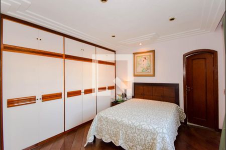 Casa à venda com 732m², 3 quartos e 6 vagas Casa à venda com 732m², 3 quartos e 6 vagasSuíte 3