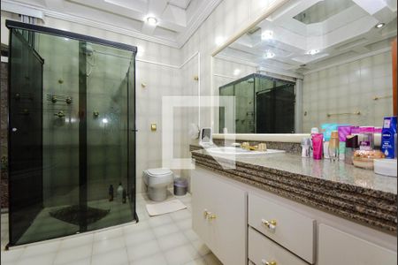 Casa à venda com 732m², 3 quartos e 6 vagas Casa à venda com 732m², 3 quartos e 6 vagasBanheiro da Suíte 2