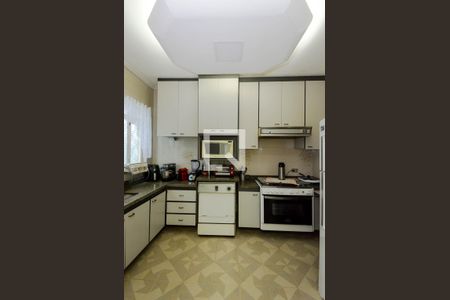 Casa à venda com 732m², 3 quartos e 6 vagas Casa à venda com 732m², 3 quartos e 6 vagasCozinha