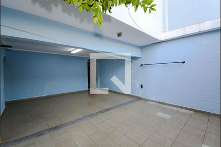 Casa à venda com 732m², 3 quartos e 6 vagas Casa à venda com 732m², 3 quartos e 6 vagasGaragem - Fundos