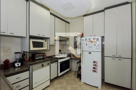 Casa à venda com 732m², 3 quartos e 6 vagas Casa à venda com 732m², 3 quartos e 6 vagasCozinha