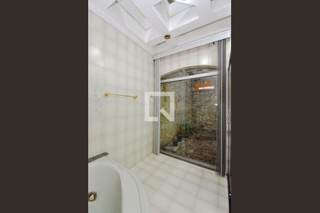 Casa à venda com 732m², 3 quartos e 6 vagas Casa à venda com 732m², 3 quartos e 6 vagasBanheiro da Suíte 2