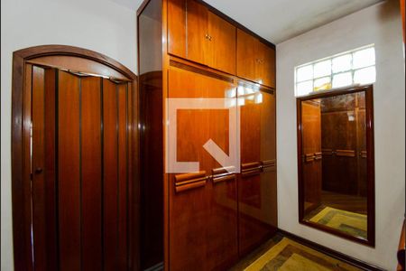 Casa à venda com 732m², 3 quartos e 6 vagas Casa à venda com 732m², 3 quartos e 6 vagasCloset da Suíte 2