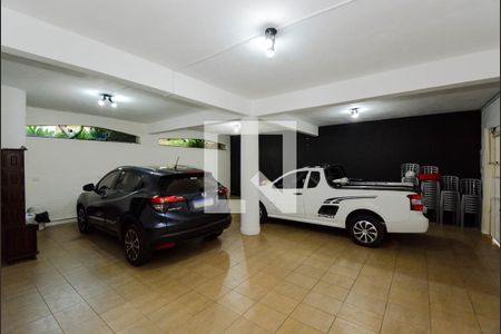 Casa à venda com 732m², 3 quartos e 6 vagas Casa à venda com 732m², 3 quartos e 6 vagasGaragem - Frente