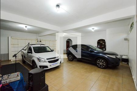 Casa à venda com 732m², 3 quartos e 6 vagas Casa à venda com 732m², 3 quartos e 6 vagasGaragem - Frente