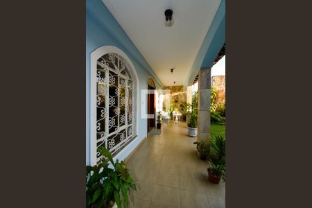 Casa à venda com 732m², 3 quartos e 6 vagas Casa à venda com 732m², 3 quartos e 6 vagasVaranda