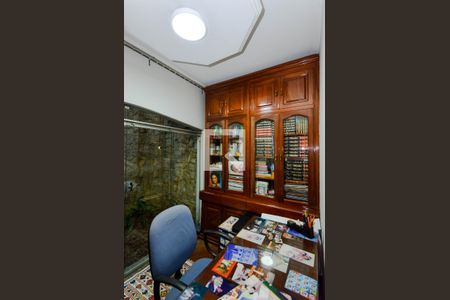 Casa à venda com 732m², 3 quartos e 6 vagas Casa à venda com 732m², 3 quartos e 6 vagasEscritório