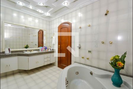 Casa à venda com 732m², 3 quartos e 6 vagas Casa à venda com 732m², 3 quartos e 6 vagasBanheiro da Suíte 2