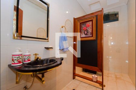 Casa à venda com 732m², 3 quartos e 6 vagas Casa à venda com 732m², 3 quartos e 6 vagasLavabo