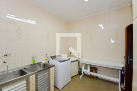 Casa à venda com 732m², 3 quartos e 6 vagas Casa à venda com 732m², 3 quartos e 6 vagasÁrea de Serviço