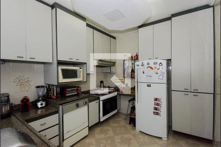 Casa à venda com 732m², 3 quartos e 6 vagas Casa à venda com 732m², 3 quartos e 6 vagasCozinha