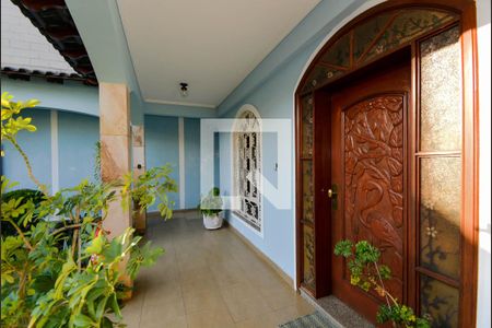 Casa à venda com 732m², 3 quartos e 6 vagas Casa à venda com 732m², 3 quartos e 6 vagasVaranda