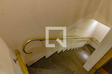 Escada  de casa para alugar com 2 quartos, 130m² em Planalto Paulista, São Paulo
