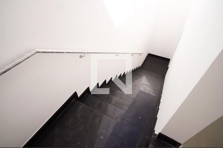 Escada de casa de condomínio à venda com 3 quartos, 371m² em Garças, Belo Horizonte