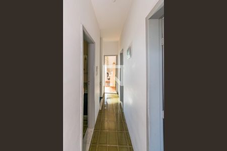 Casa à venda com 168m², 6 quartos e 1 vaga Casa à venda com 168m², 6 quartos e 1 vagaCorredor do 2º andar