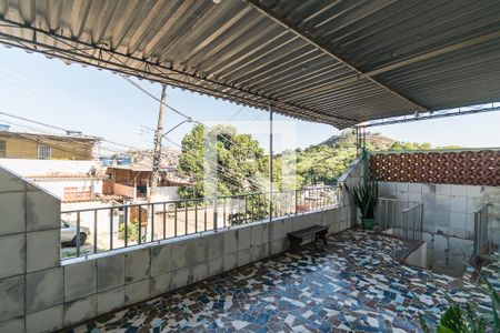 Casa à venda com 168m², 6 quartos e 1 vaga Casa à venda com 168m², 6 quartos e 1 vagaVaranda da Frente