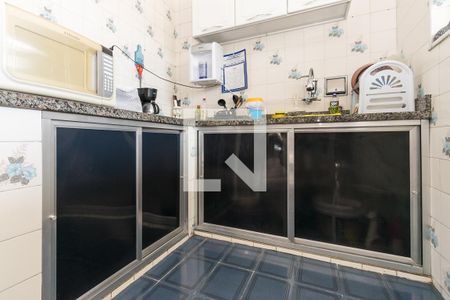 Casa à venda com 168m², 6 quartos e 1 vaga Casa à venda com 168m², 6 quartos e 1 vagaCozinha - Armários