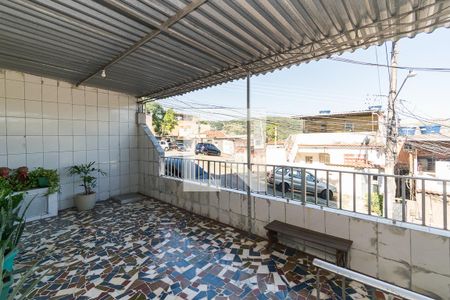 Casa à venda com 168m², 6 quartos e 1 vaga Casa à venda com 168m², 6 quartos e 1 vagaVaranda da Frente