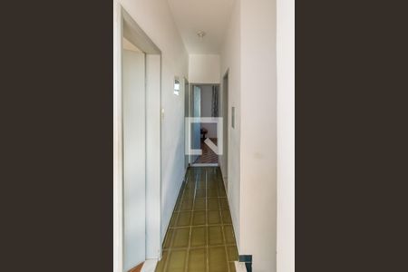 Casa à venda com 168m², 6 quartos e 1 vaga Casa à venda com 168m², 6 quartos e 1 vagaCorredor do 2º andar