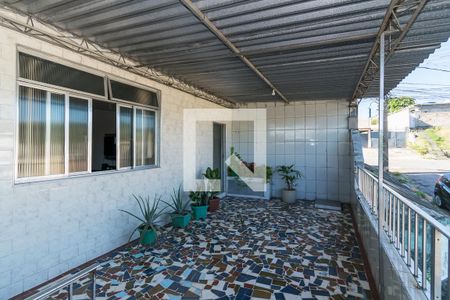 Casa à venda com 168m², 6 quartos e 1 vaga Casa à venda com 168m², 6 quartos e 1 vagaVaranda da Frente