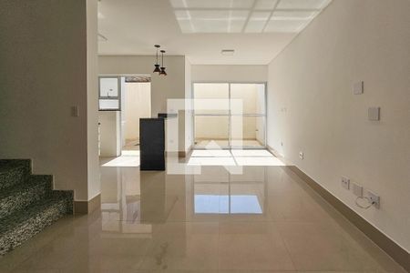 Sala de casa de condomínio para alugar com 2 quartos, 69m² em Balneário Cidade Atlântica, Guarujá