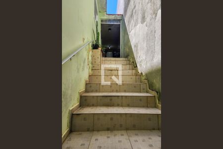 Casa para alugar com 300m², 6 quartos e 1 vaga Casa para alugar com 300m², 6 quartos e 1 vagaEscada