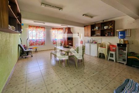 Casa para alugar com 300m², 6 quartos e 1 vaga Casa para alugar com 300m², 6 quartos e 1 vagaVaranda