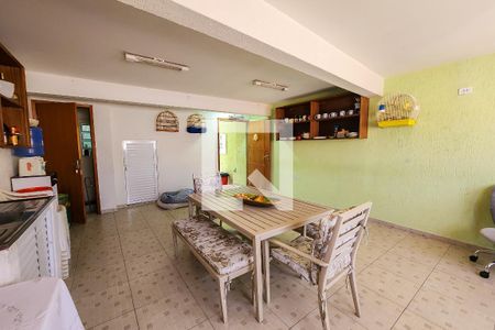Casa para alugar com 300m², 6 quartos e 1 vaga Casa para alugar com 300m², 6 quartos e 1 vagaVaranda